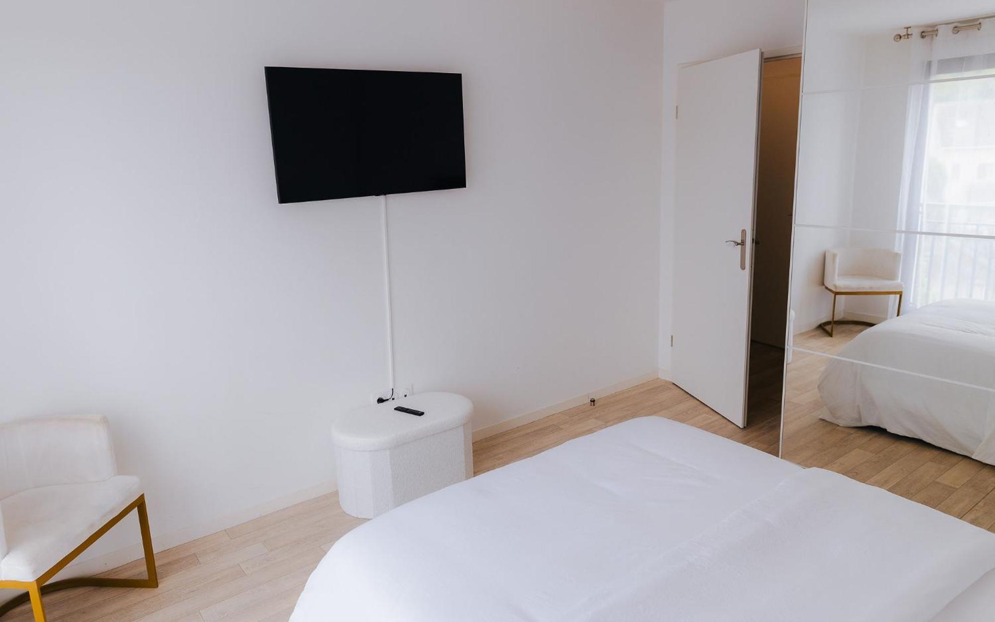 Appartement Luxueux, Neuf & Equipe A Versailles, Saint-Cyr-lʼÉcole Εξωτερικό φωτογραφία